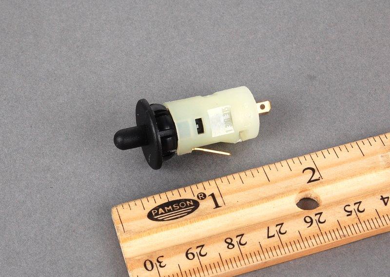 Выключатель лампы освещ.вещевого ящика