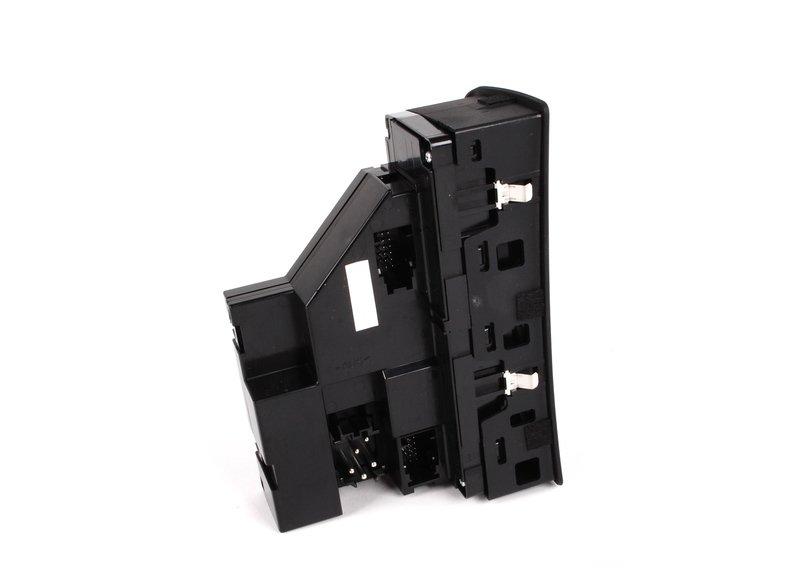 Блок переключателей в двери водителя