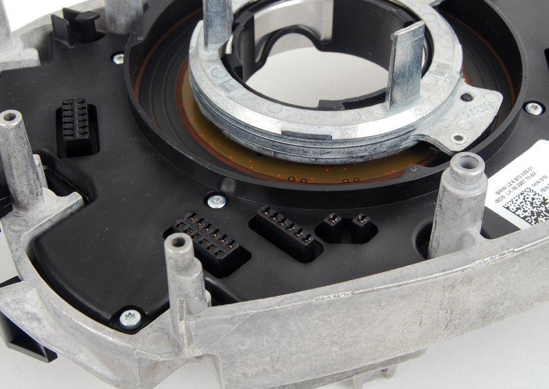 Коммутационный центр в рулевой колонке