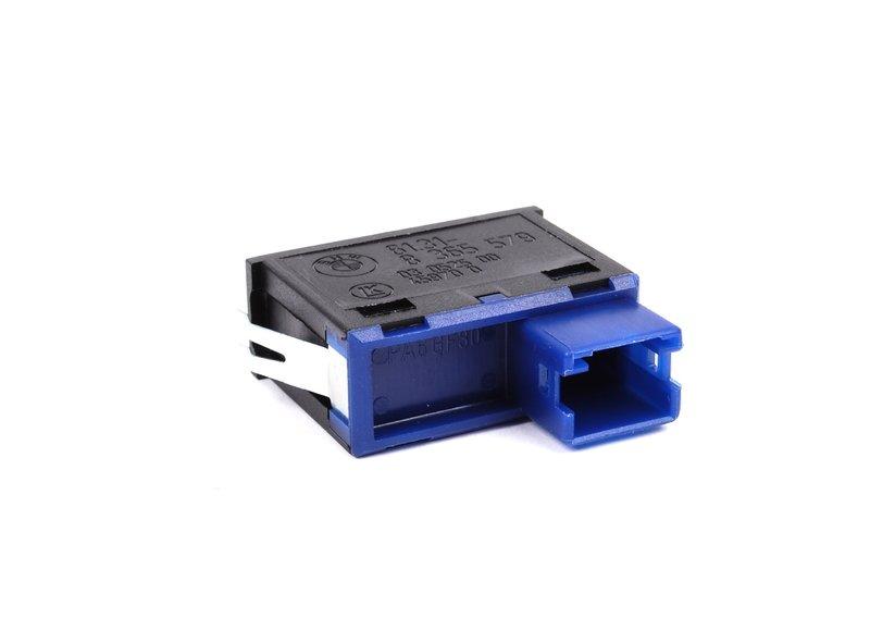 Выключатель отпирания багажного отдел.