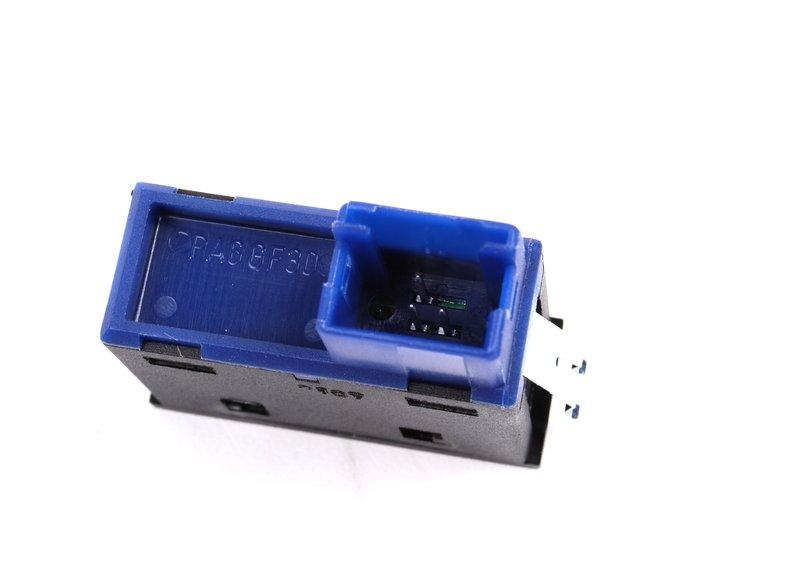 Выключатель отпирания багажного отдел.