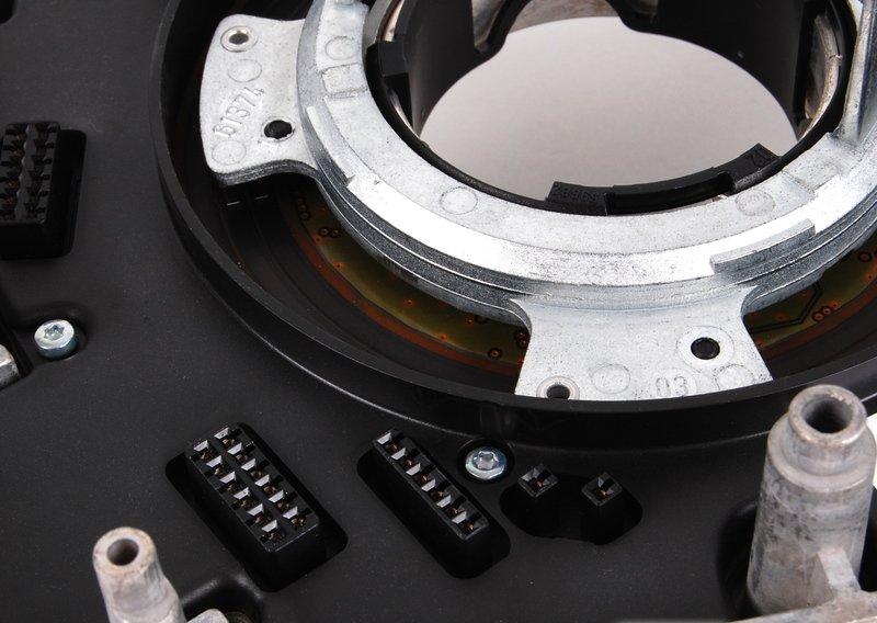 Коммутационный центр в рулевой колонке