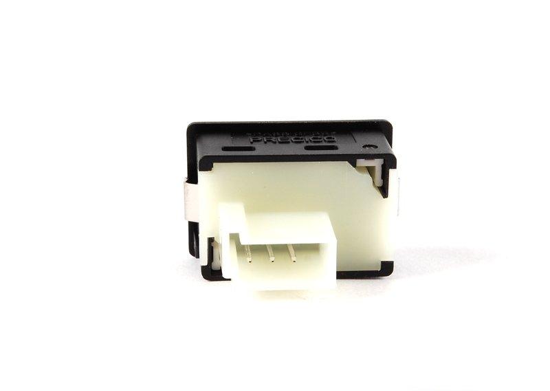 Выключатель отпирания багажного отдел.