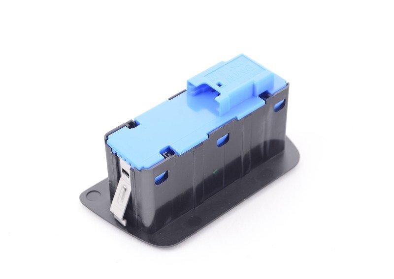 Выключатель замка крышки багажника