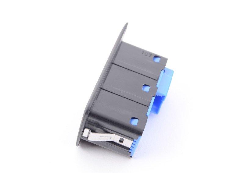 Выключатель замка крышки багажника