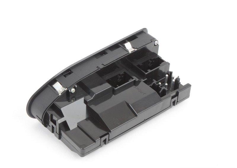 Блок переключателей в двери водителя