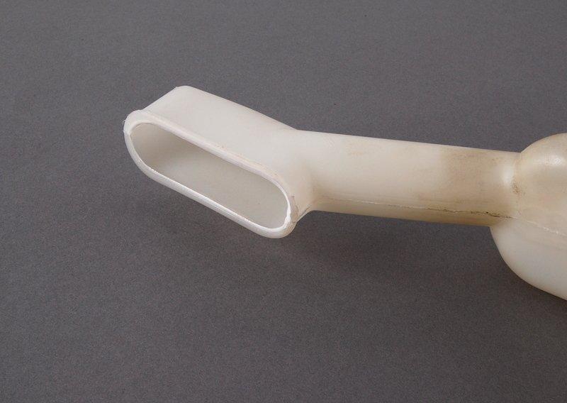 Бачок системы омывателей фар