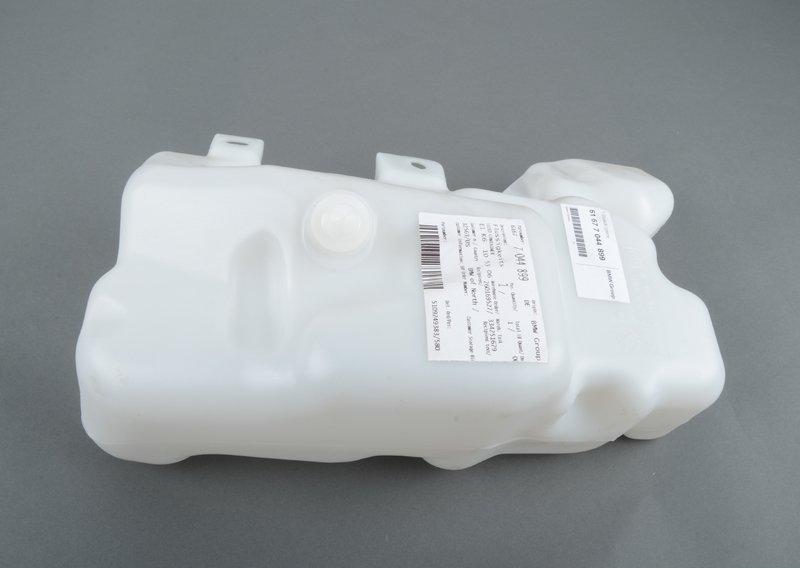 Бачок для жидкости с индикатором уровня