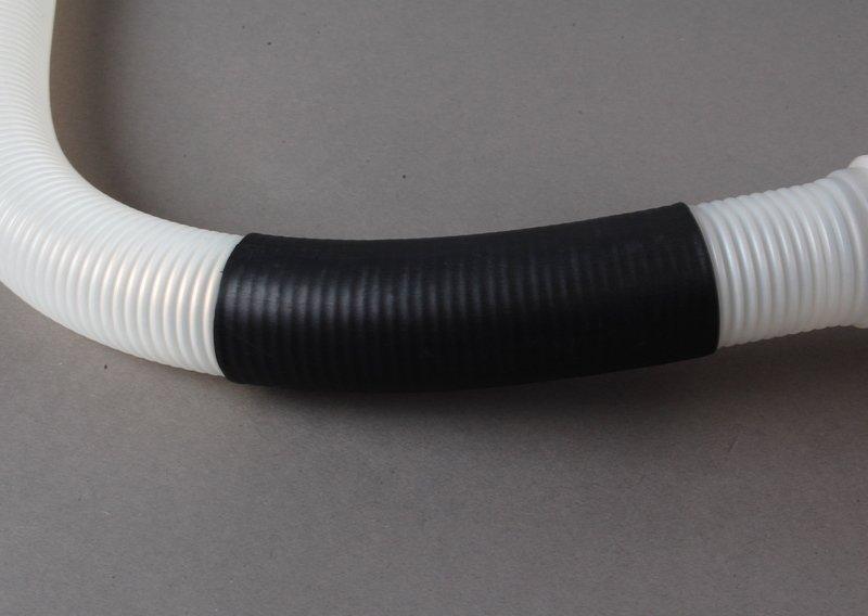 Наливной канал бачка стеклоомывателя