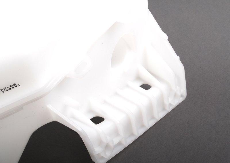 Бачок системы омывателей фар