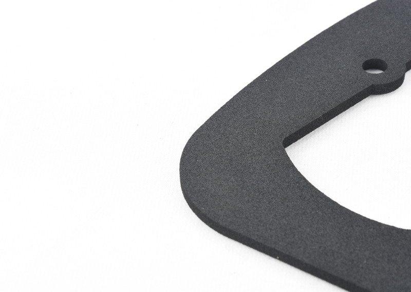 Уплотнитель блока фонарей на крыле