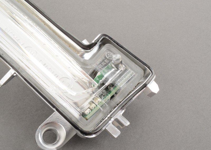 F30 поворотник зеркала левый