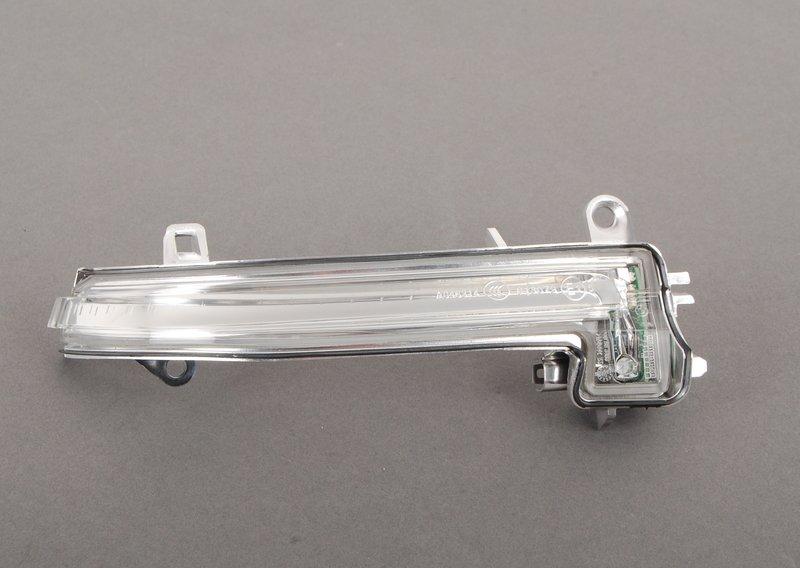 F30 поворотник зеркала правый