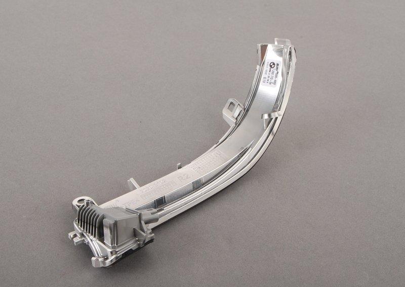 F30 поворотник зеркала правый