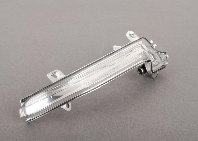 F30 поворотник зеркала правый