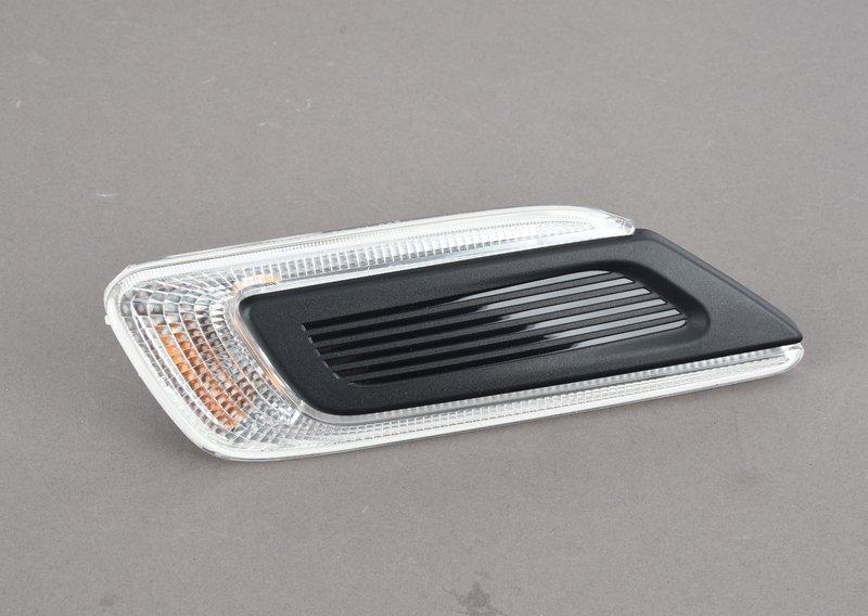 F54 правый поворотник крыла белый