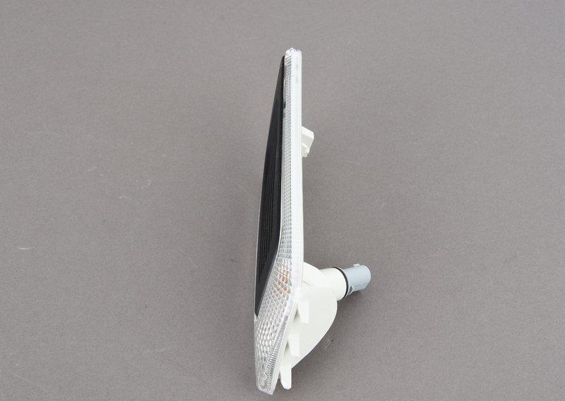 F54 правый поворотник крыла белый