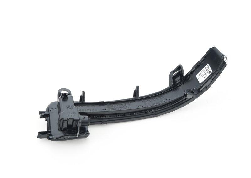 F39/G29 поворотник зеркала правый