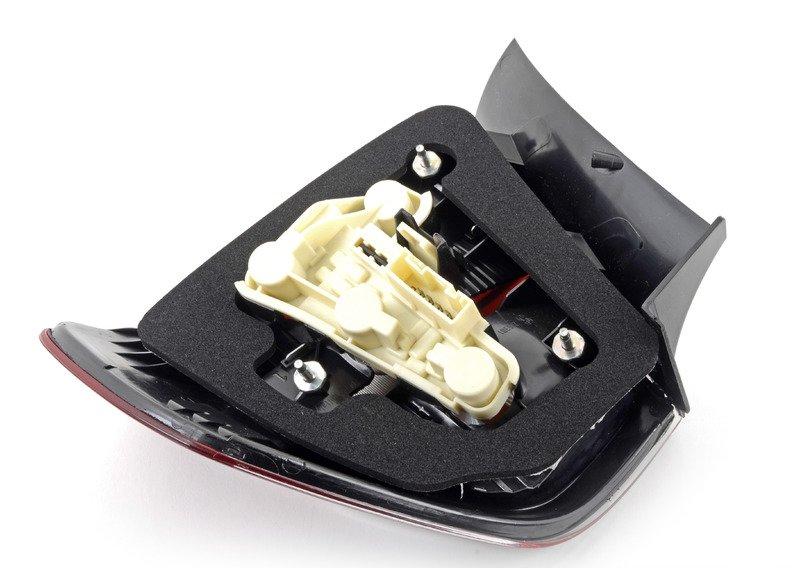 Блок задних фонарей на крыле Л