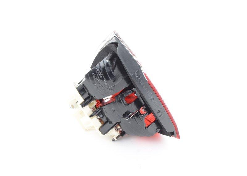 Блок задних фонарей на багажной двери Л