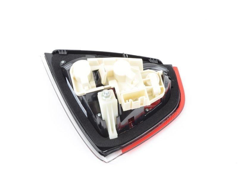 Блок задних фонарей на багажной двери Л