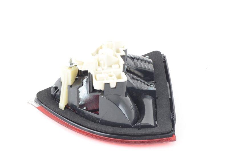 Блок задних фонарей на багажной двери Л