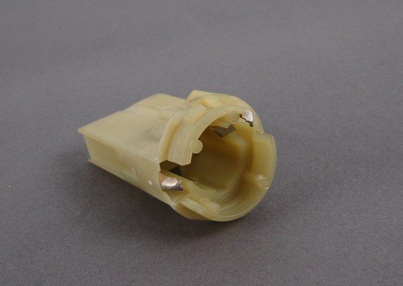 E34/E31 патрон лампы заднего фонаря