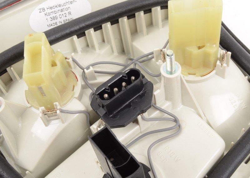 Блок задних фонарей на крыле П