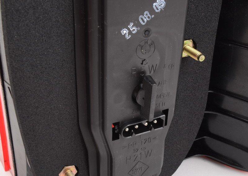 Блок задних фонарей на крыле Л белый