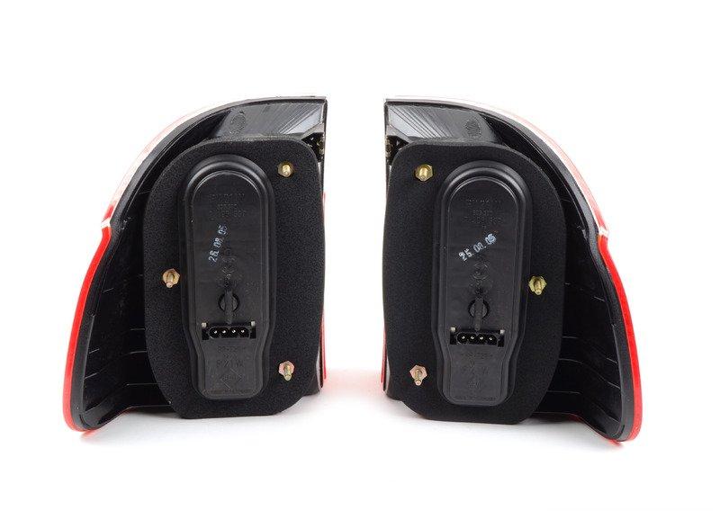 Блок задних фонарей на крыле Л белый