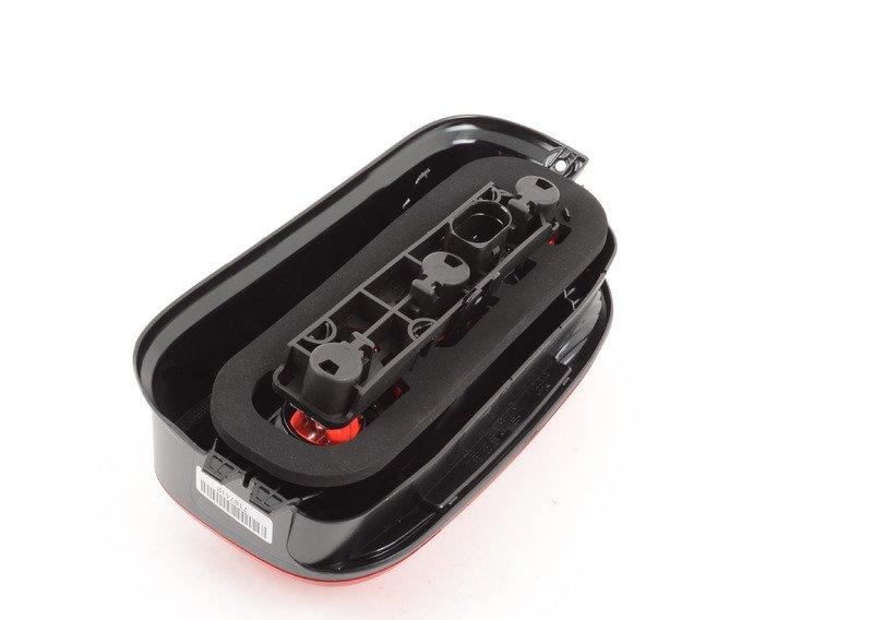 Блок задних фонарей на крыле Л белый