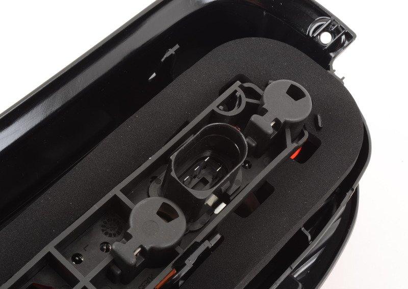 Блок задних фонарей на крыле Л белый