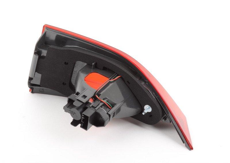 Блок задних фонарей на багажной двери л