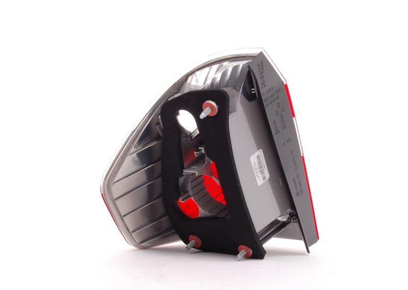 Блок задних фонарей на крыле П белый