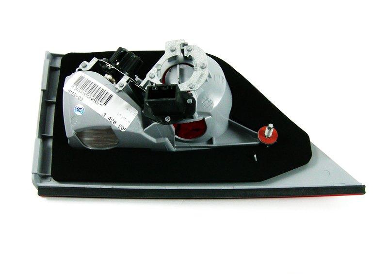 Блок задних фонарей на багажной двери Л