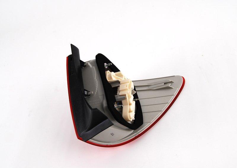 E91 фонарь зад правый LED