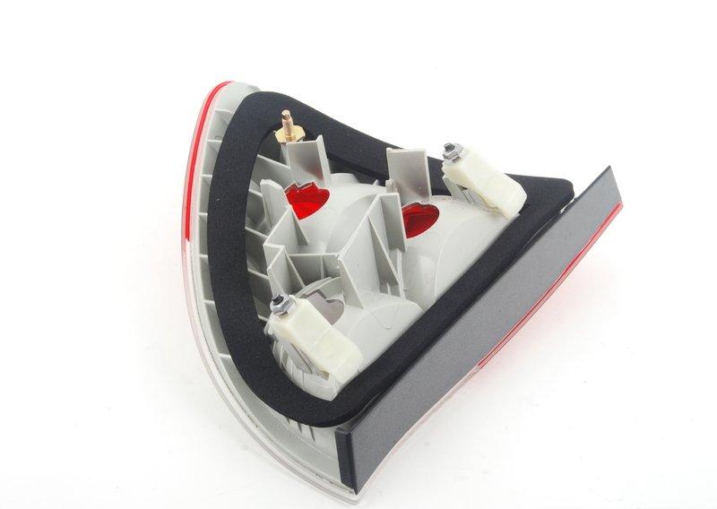 Блок задних фонарей на крыле Л белый