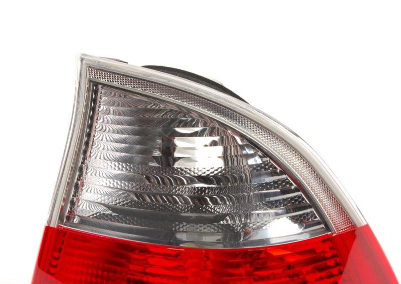 Блок задних фонарей на крыле П белый