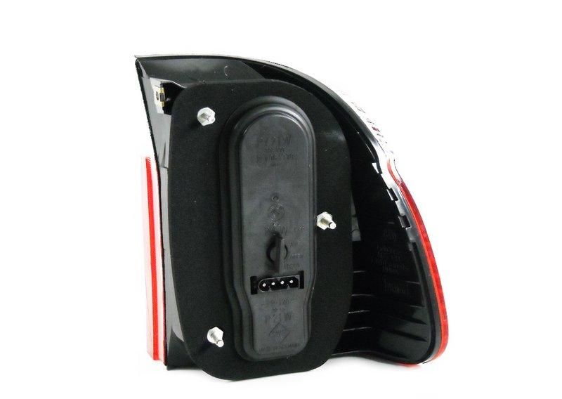 Блок задних фонарей на крыле Л белый