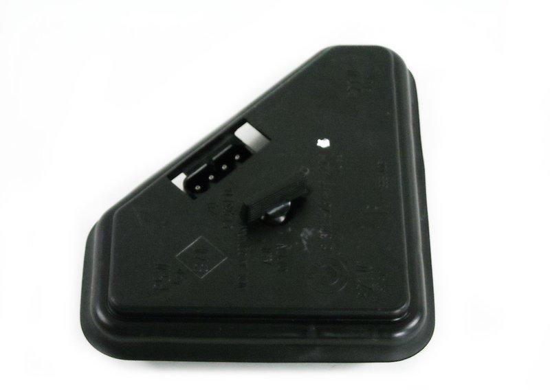 Блок задних фонарей на крыле Л белый