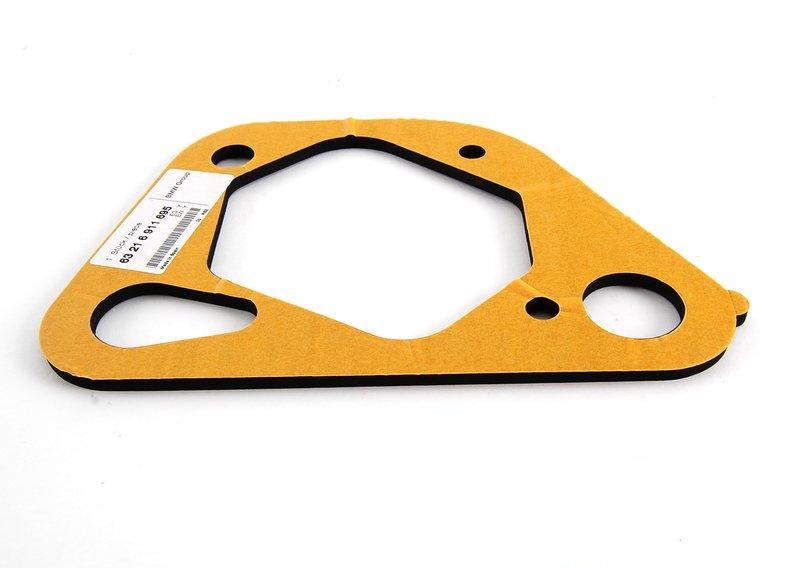 E39 уплотнитель левого фонаря