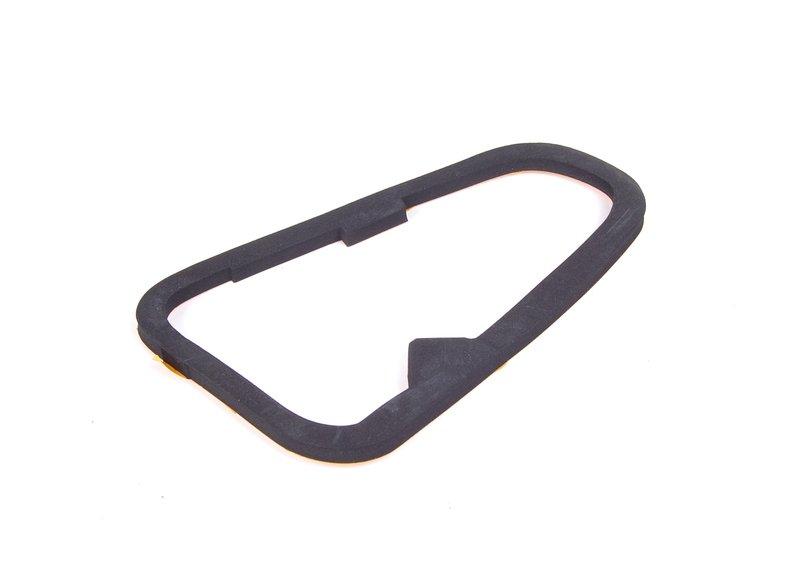 Уплотнитель блока задних фонарей Л R50  R53