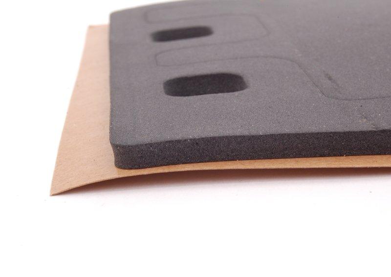 Уплотнитель блока фонарей на баг.двери Л