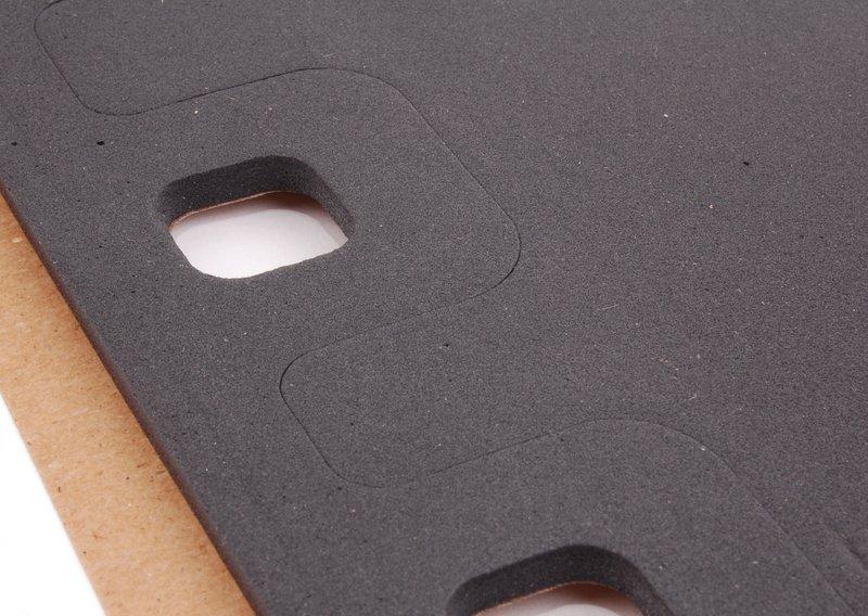 Уплотнитель блока фонарей на баг.двери Л