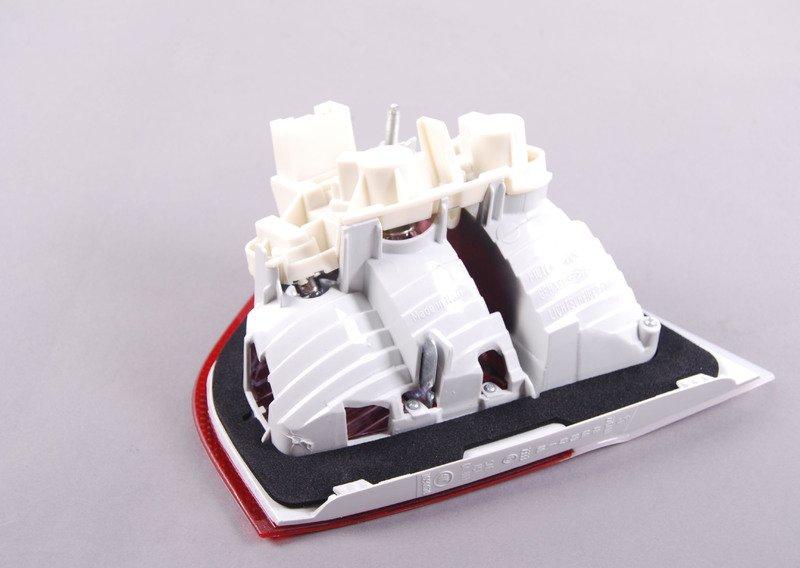 Блок задних фонарей на багажной двери Л