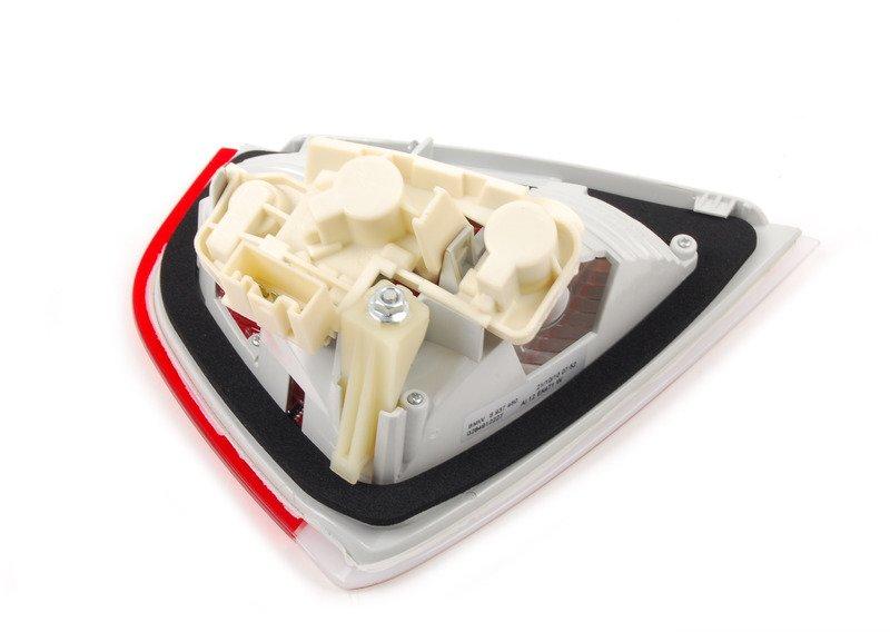 Блок задних фонарей на багажной двери П