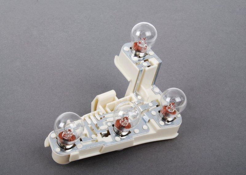 Держ.лампы в блоке зад.фон.в крыле Л