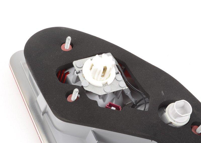 Блок задних фонарей на багажной двери Л