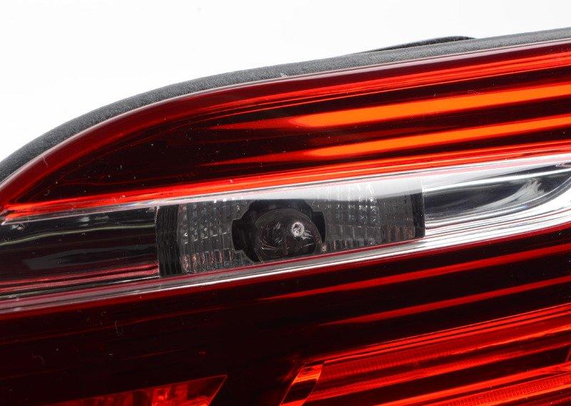 Блок задних фонарей на багажной двери П