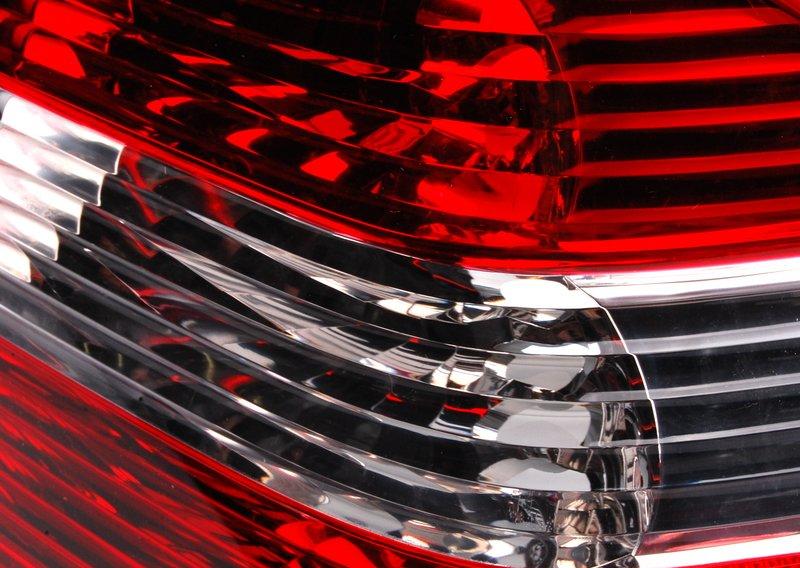 Блок задних фонарей на крыле П белый